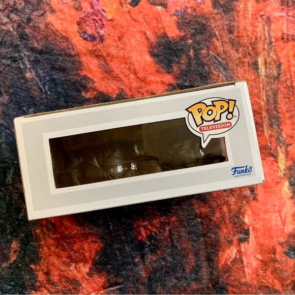 💛 Parks and Recreation Donna & Ben Treat Yo Self Funko Pop Set - NWT - Picture 6 of 9